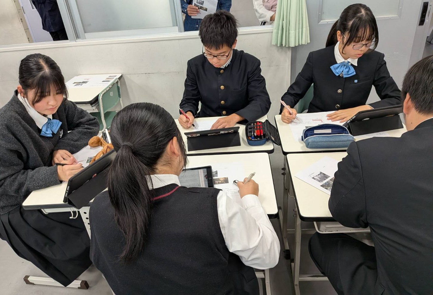 未来への扉をひらく一日 ―フロンティアセミナー・授業参観・保護者会―