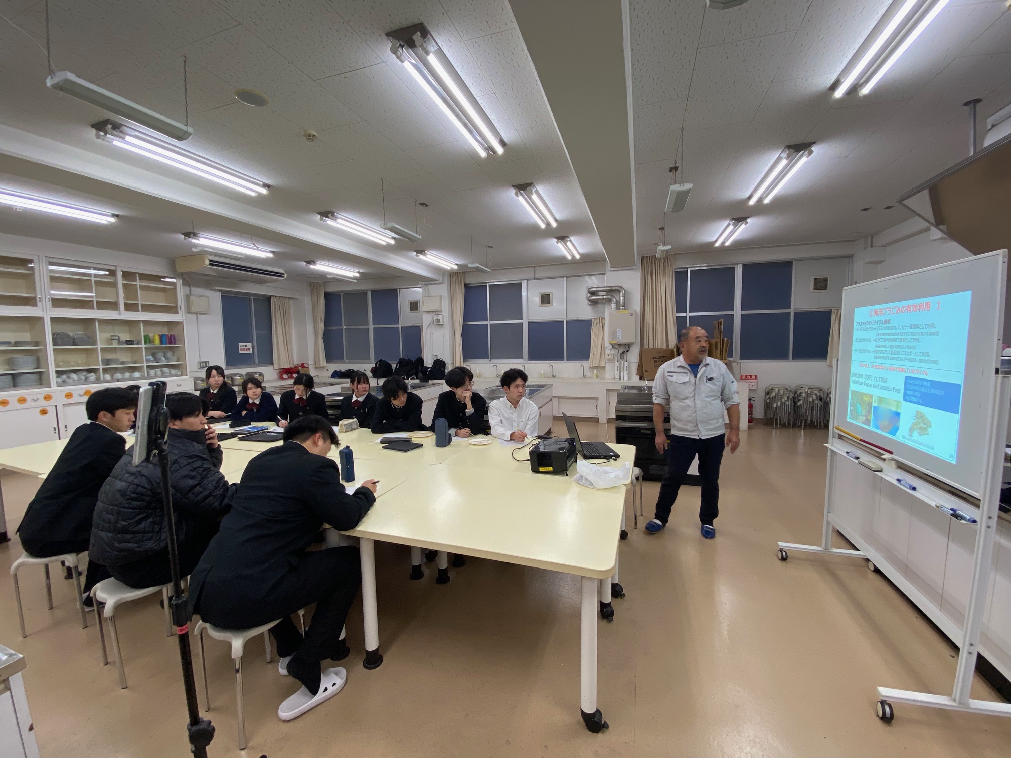 食害魚プロジェクト第4弾！唐津の海を知るミニ講演会を実施（サスティナ部）