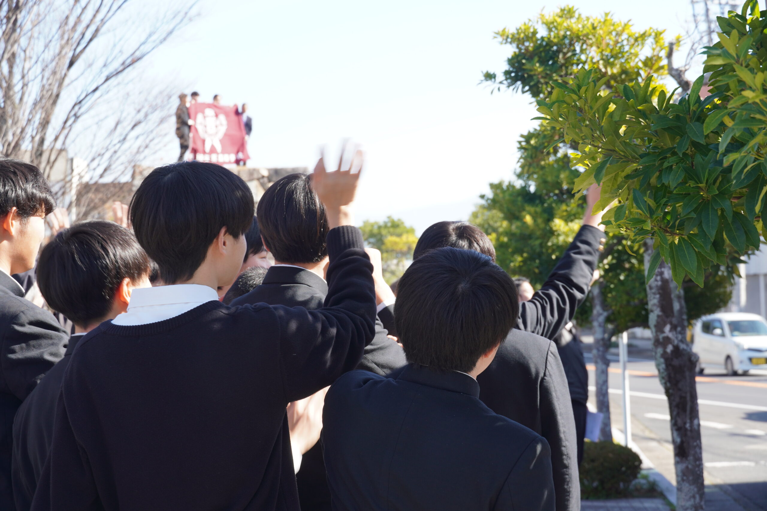 高校3年生を笑顔でお見送り　大学入学共通テストへ出発