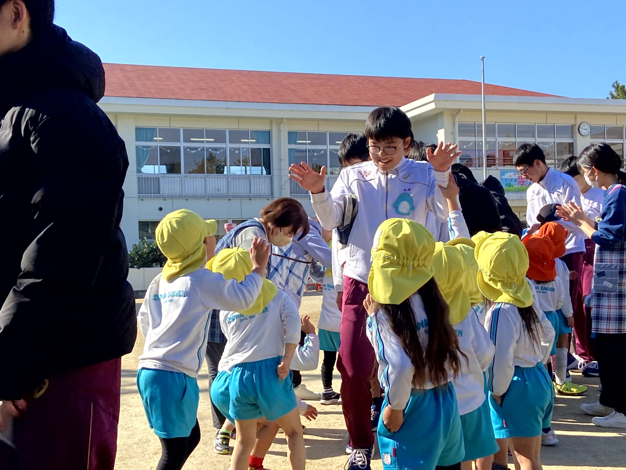 昭和幼稚園を訪問し「ふれあい体験」実施しました（中学3年生）