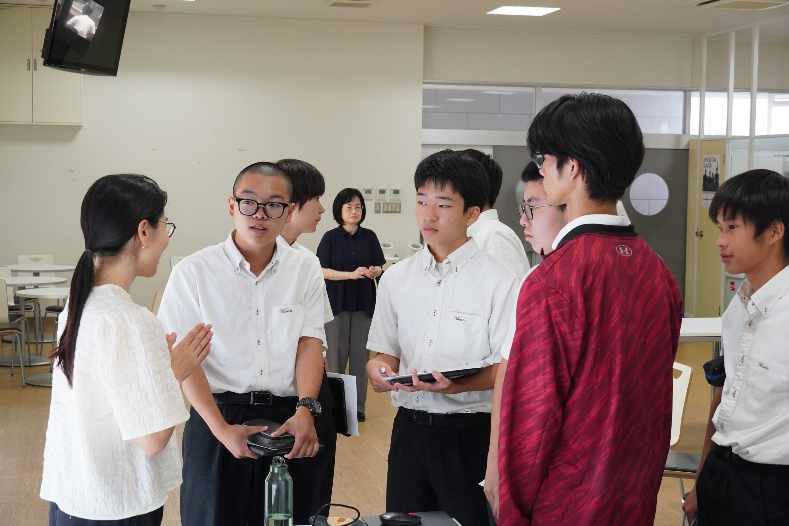 早稲田大学の先生方による学部模擬講義が行われました
